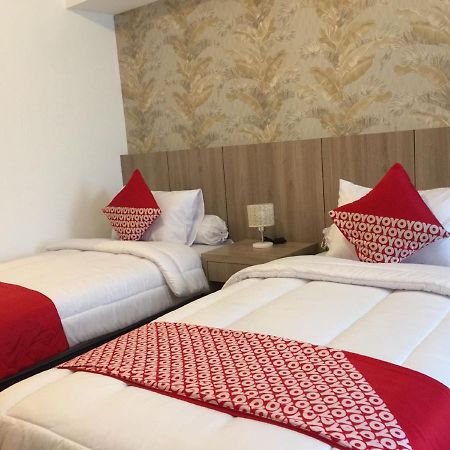 Oyo Flagship 728 Baileys Apartment Tangerang Exteriör bild