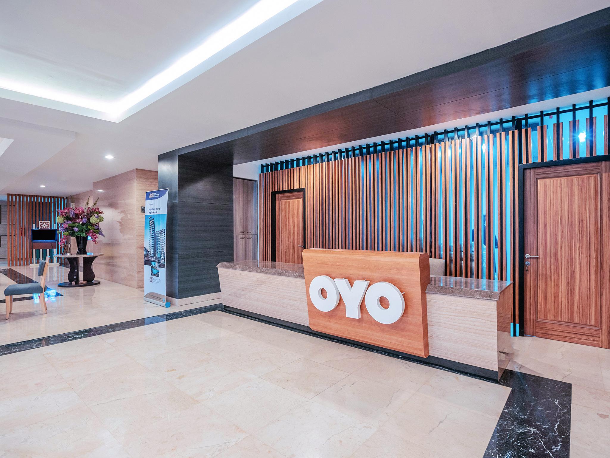 Oyo Flagship 728 Baileys Apartment Tangerang Exteriör bild