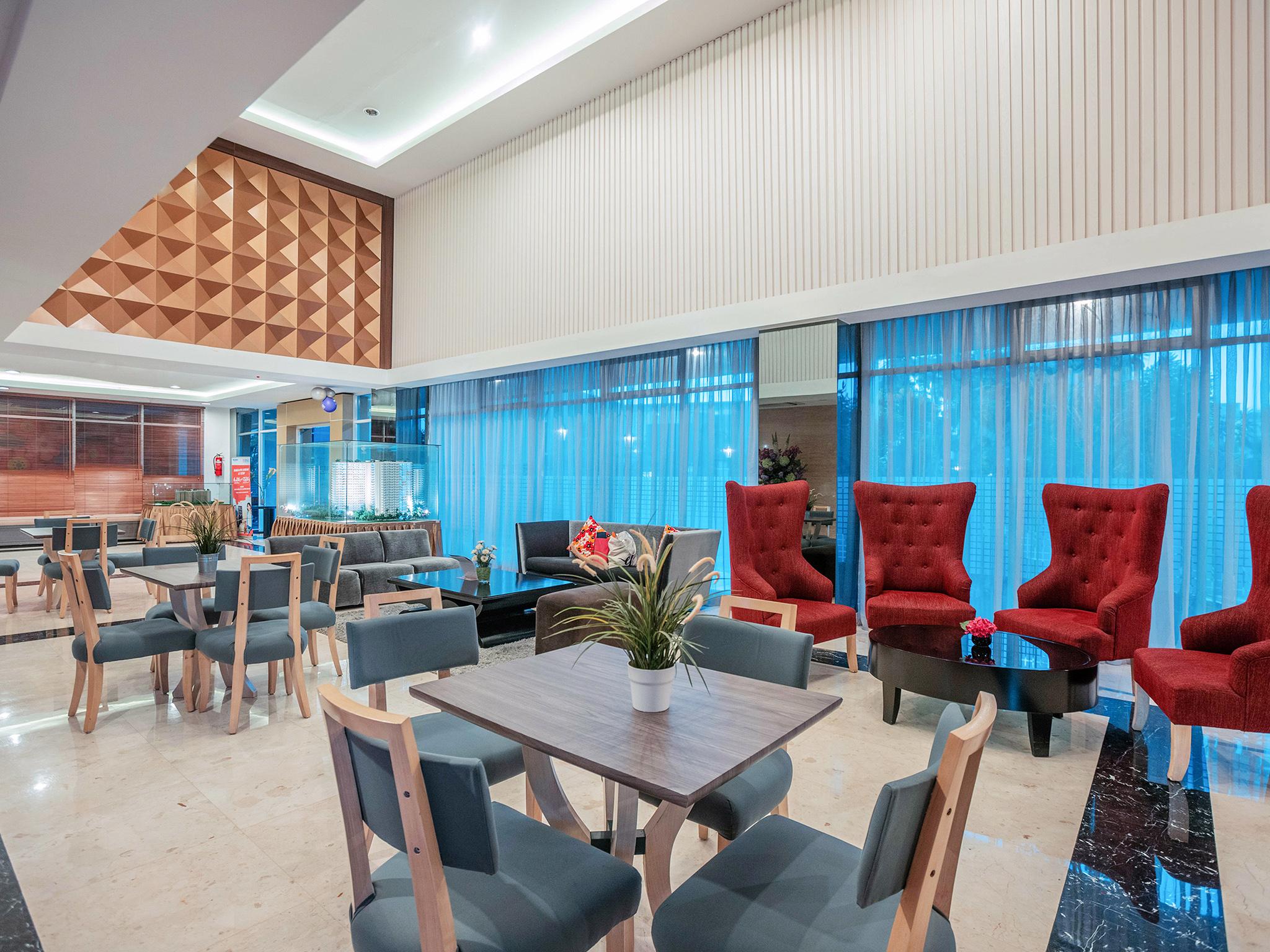 Oyo Flagship 728 Baileys Apartment Tangerang Exteriör bild
