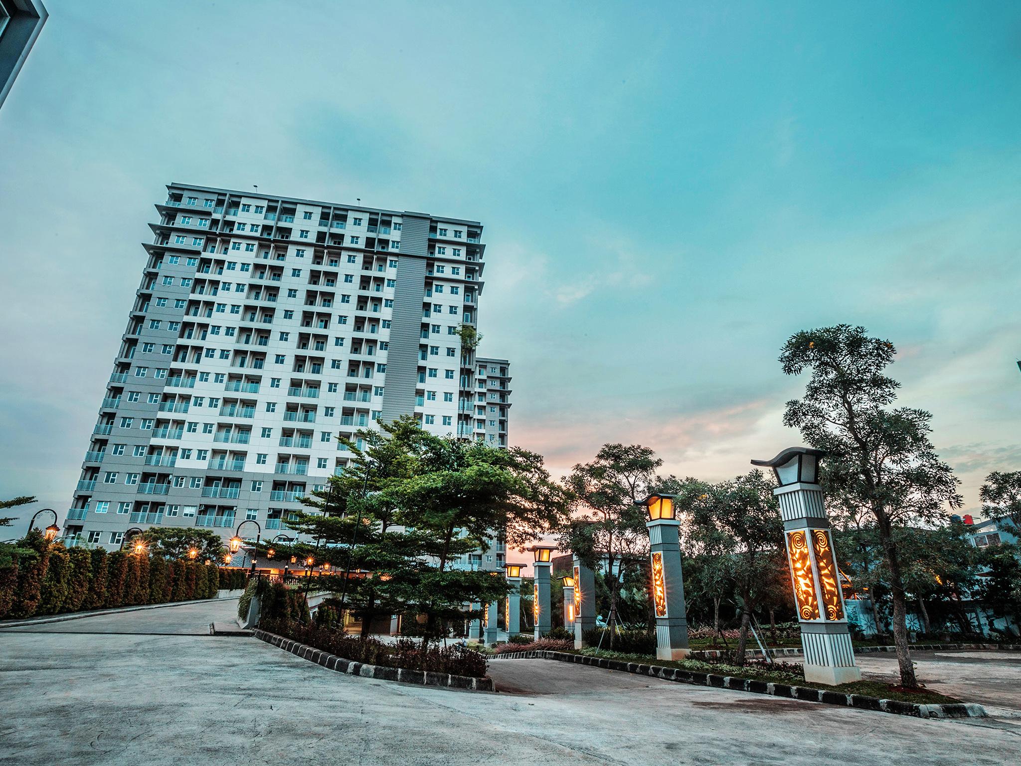 Oyo Flagship 728 Baileys Apartment Tangerang Exteriör bild