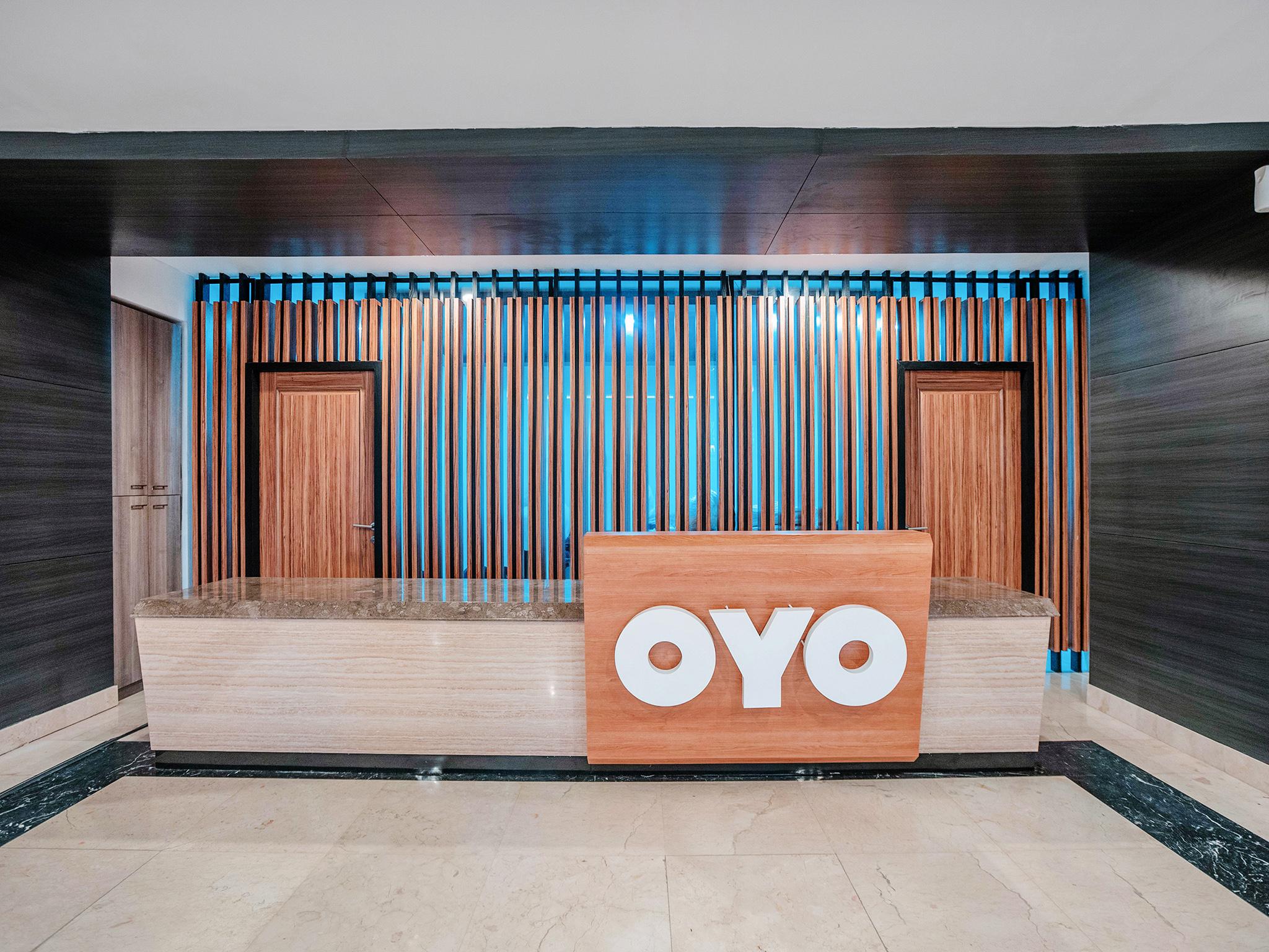 Oyo Flagship 728 Baileys Apartment Tangerang Exteriör bild