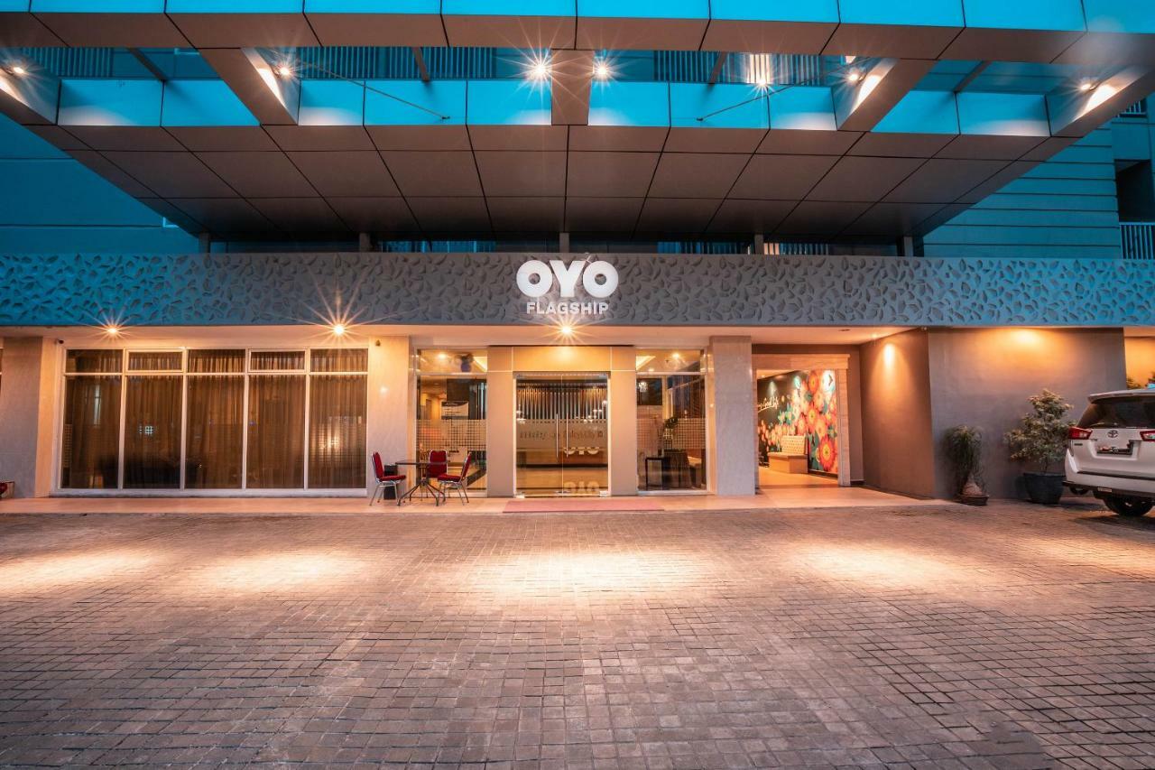 Oyo Flagship 728 Baileys Apartment Tangerang Exteriör bild