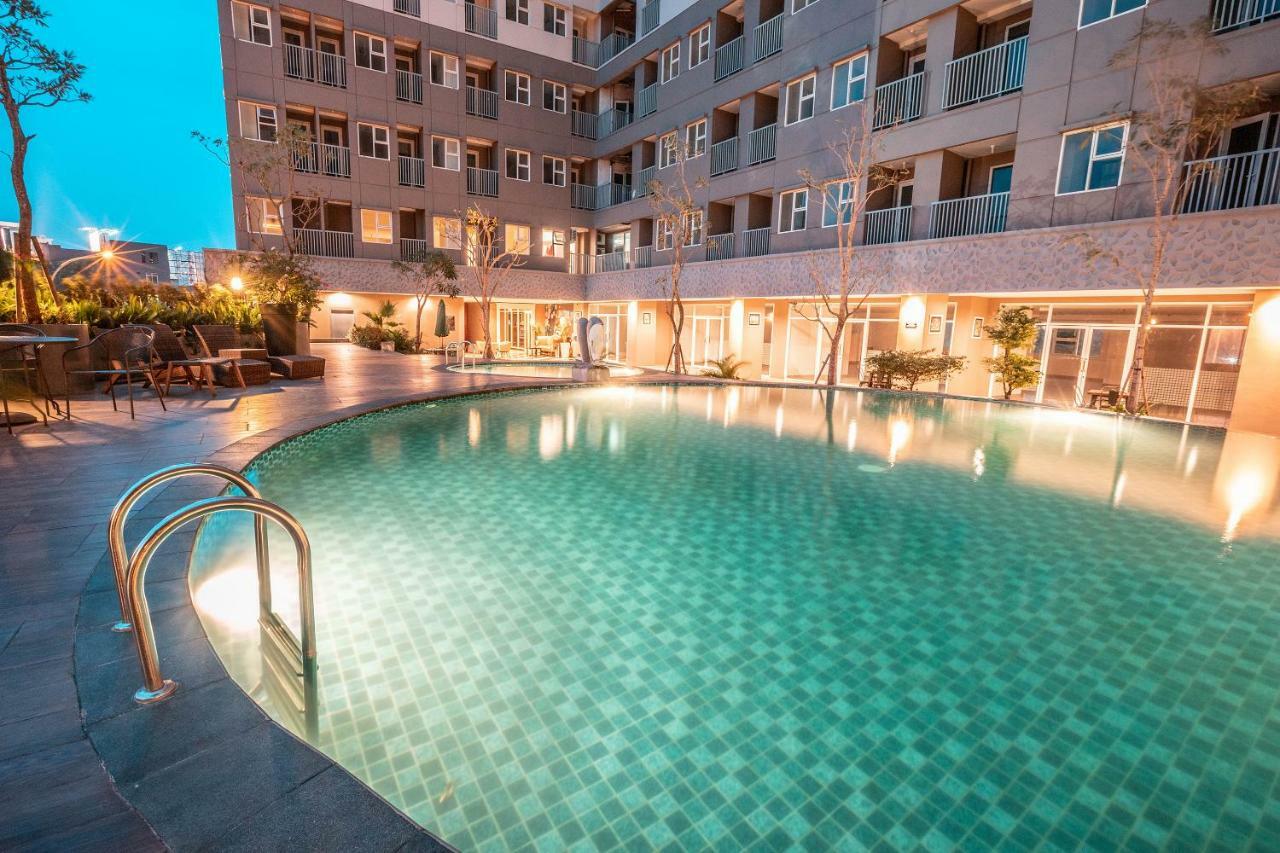 Oyo Flagship 728 Baileys Apartment Tangerang Exteriör bild