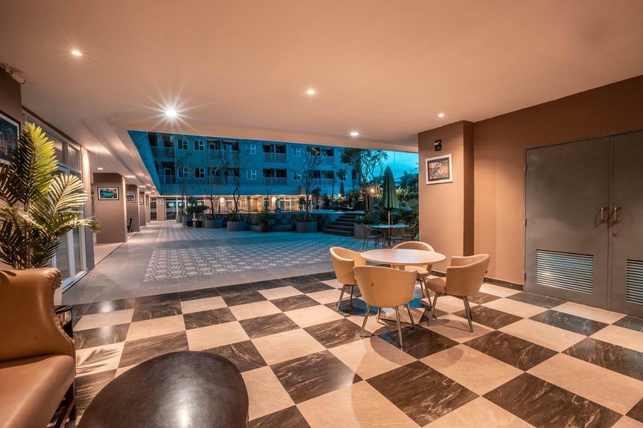 Oyo Flagship 728 Baileys Apartment Tangerang Exteriör bild