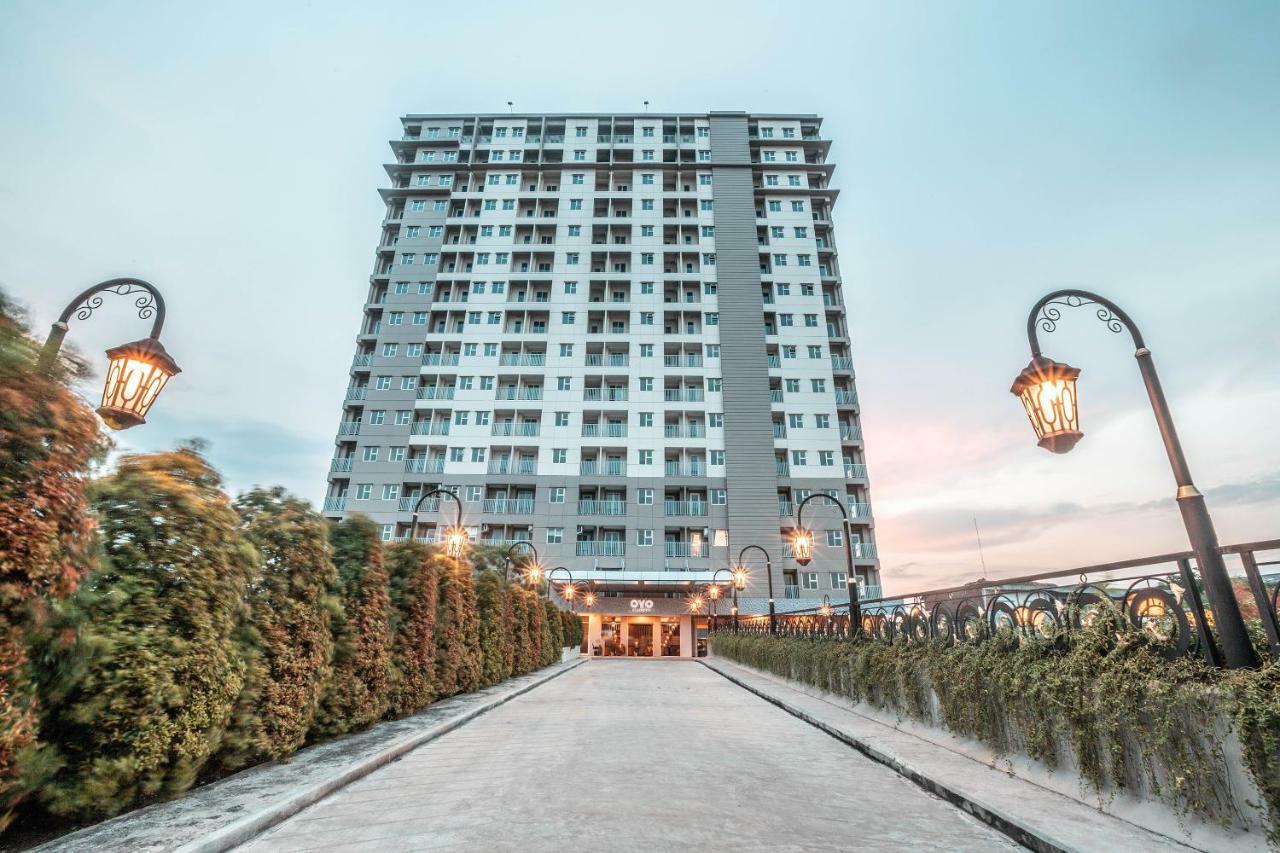 Oyo Flagship 728 Baileys Apartment Tangerang Exteriör bild