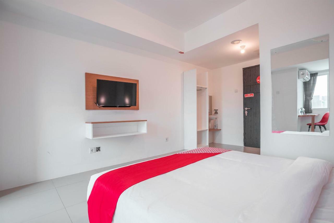 Oyo Flagship 728 Baileys Apartment Tangerang Exteriör bild