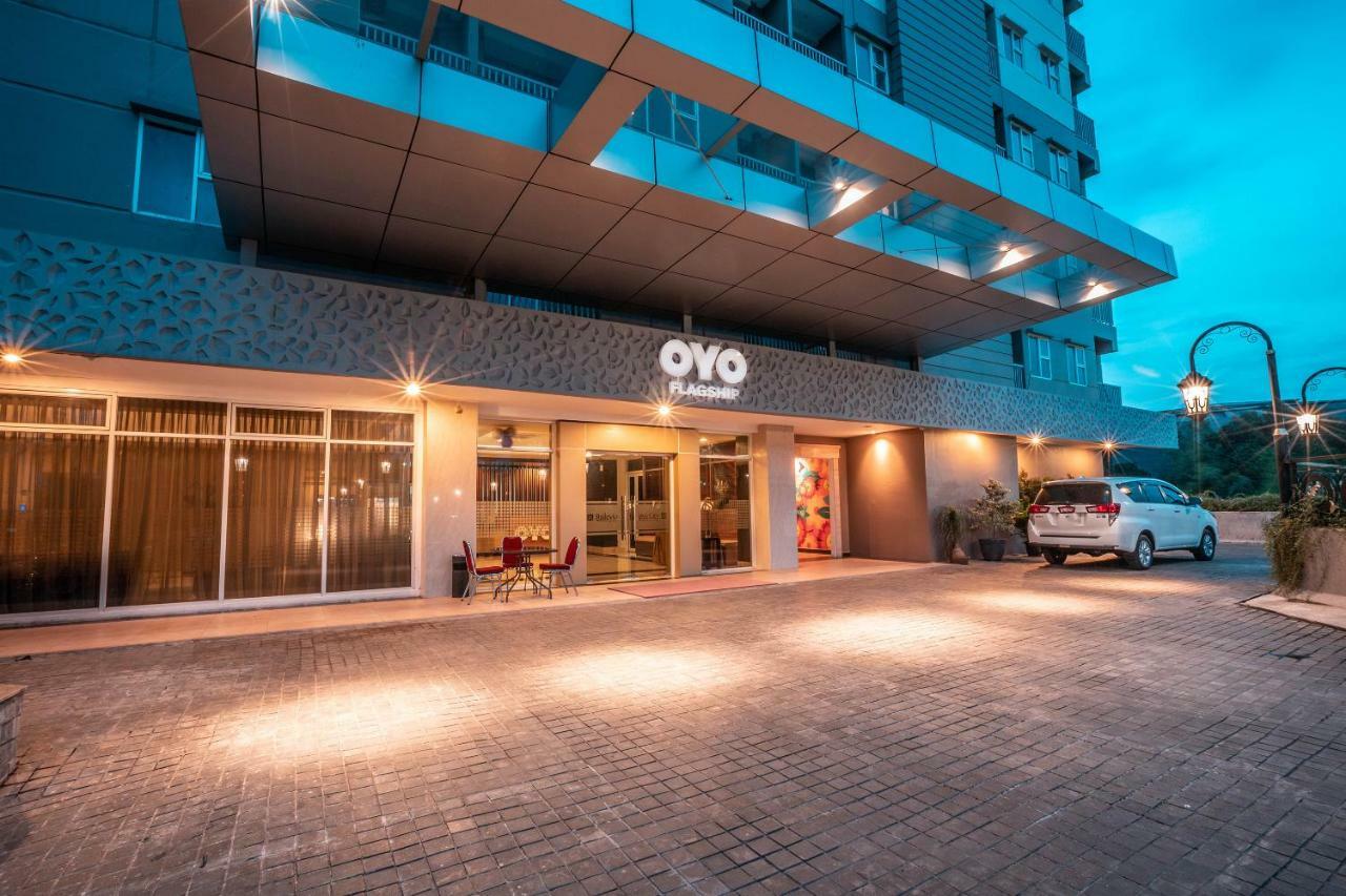 Oyo Flagship 728 Baileys Apartment Tangerang Exteriör bild