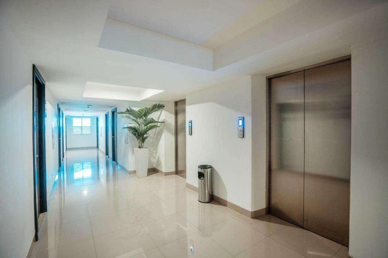 Oyo Flagship 728 Baileys Apartment Tangerang Exteriör bild
