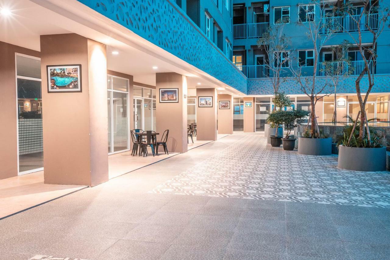 Oyo Flagship 728 Baileys Apartment Tangerang Exteriör bild