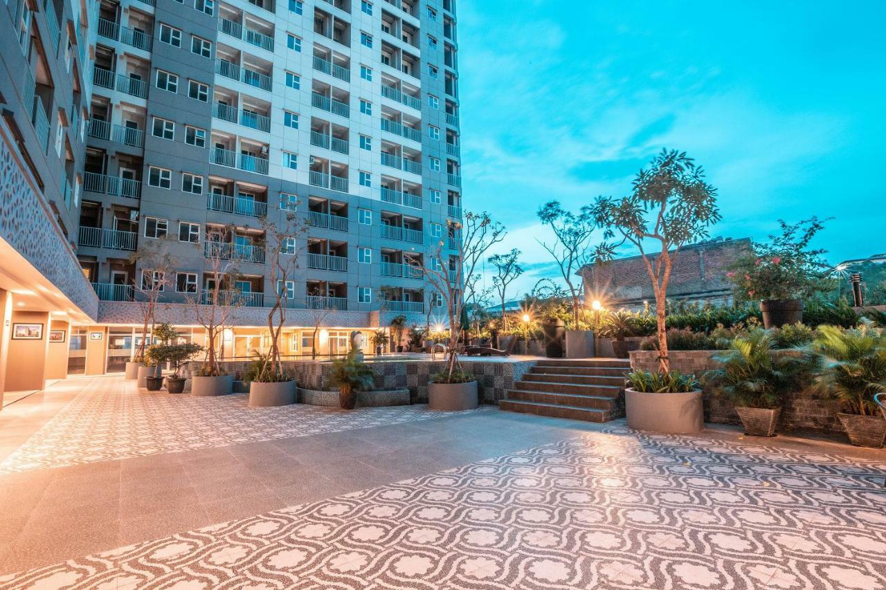 Oyo Flagship 728 Baileys Apartment Tangerang Exteriör bild