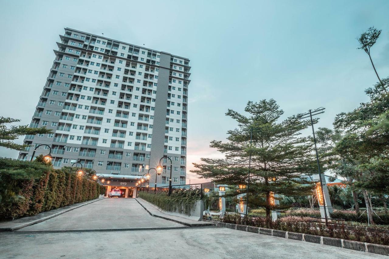 Oyo Flagship 728 Baileys Apartment Tangerang Exteriör bild
