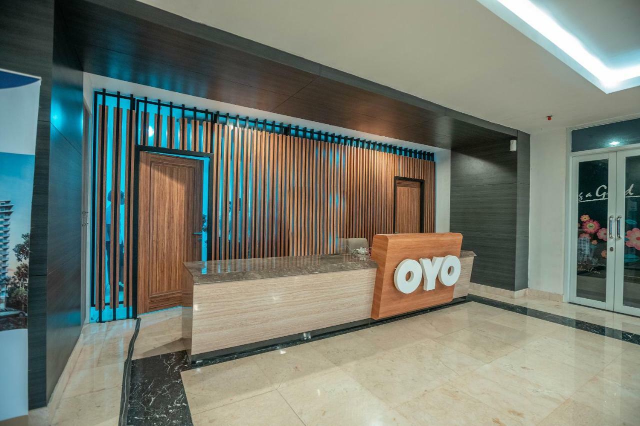 Oyo Flagship 728 Baileys Apartment Tangerang Exteriör bild